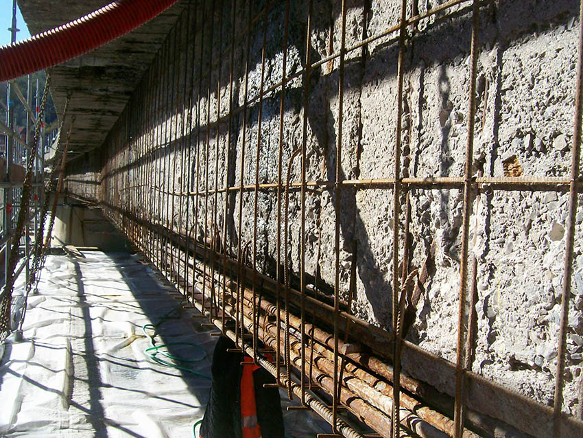 tessuto  e connettori in CFRP di un viadotto in A7 autunno 2011