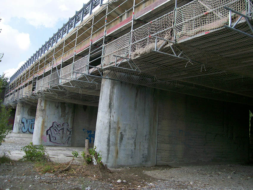 tessuto e connettori in CFRP di un viadotto in A7 estate 2011